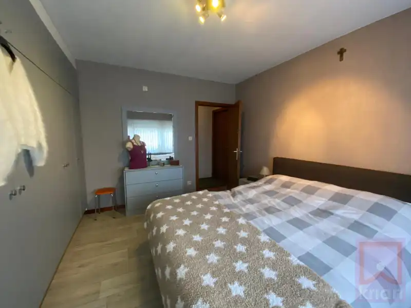 Ruime woning met tuin, 2 grote garages en kelder op grond groot 688m² foto 14