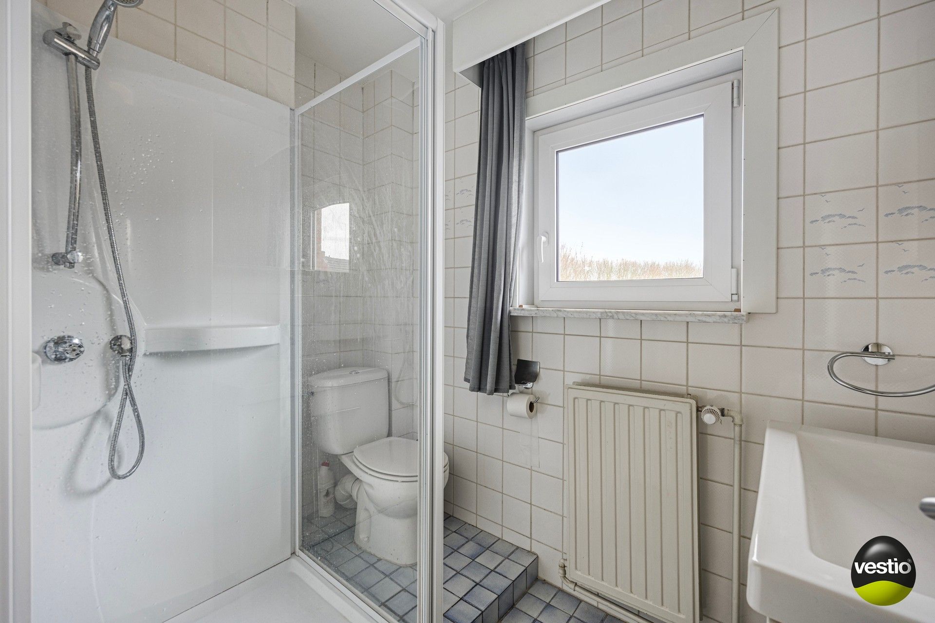 Handelshuis met absolute topligging en verhuurd bovenliggend appartement in hartje Alken. foto 20