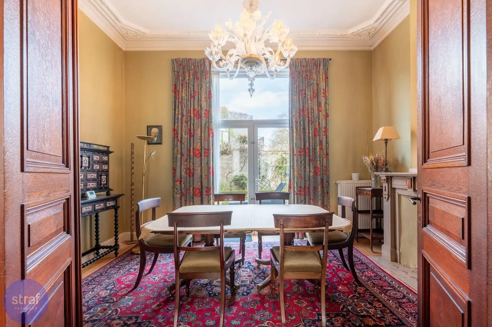 Karaktervolle woning met hoge plafonds en 2 garageboxen foto 4