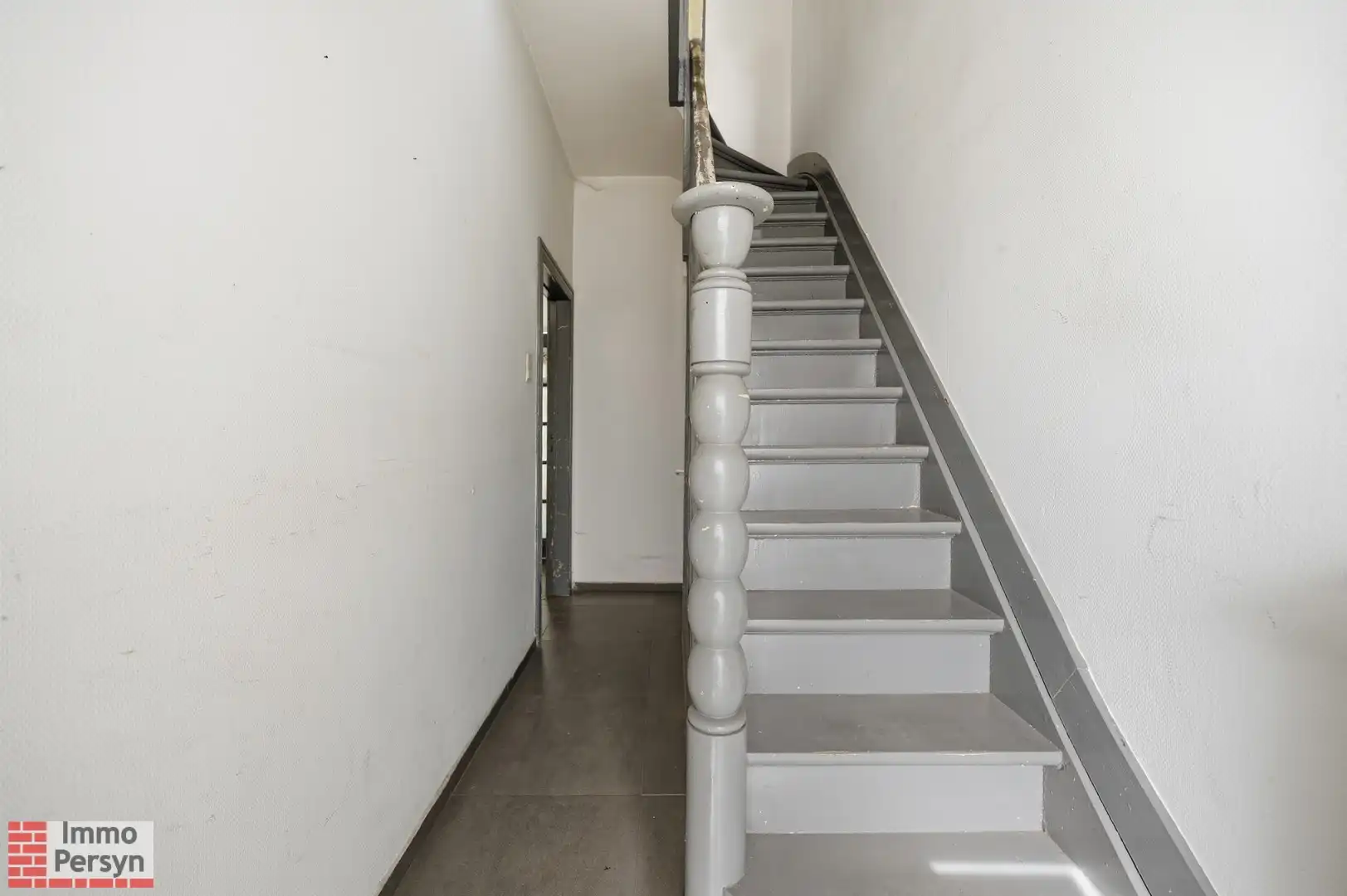 Rrijwoning met 4 slaapkamers. foto 2
