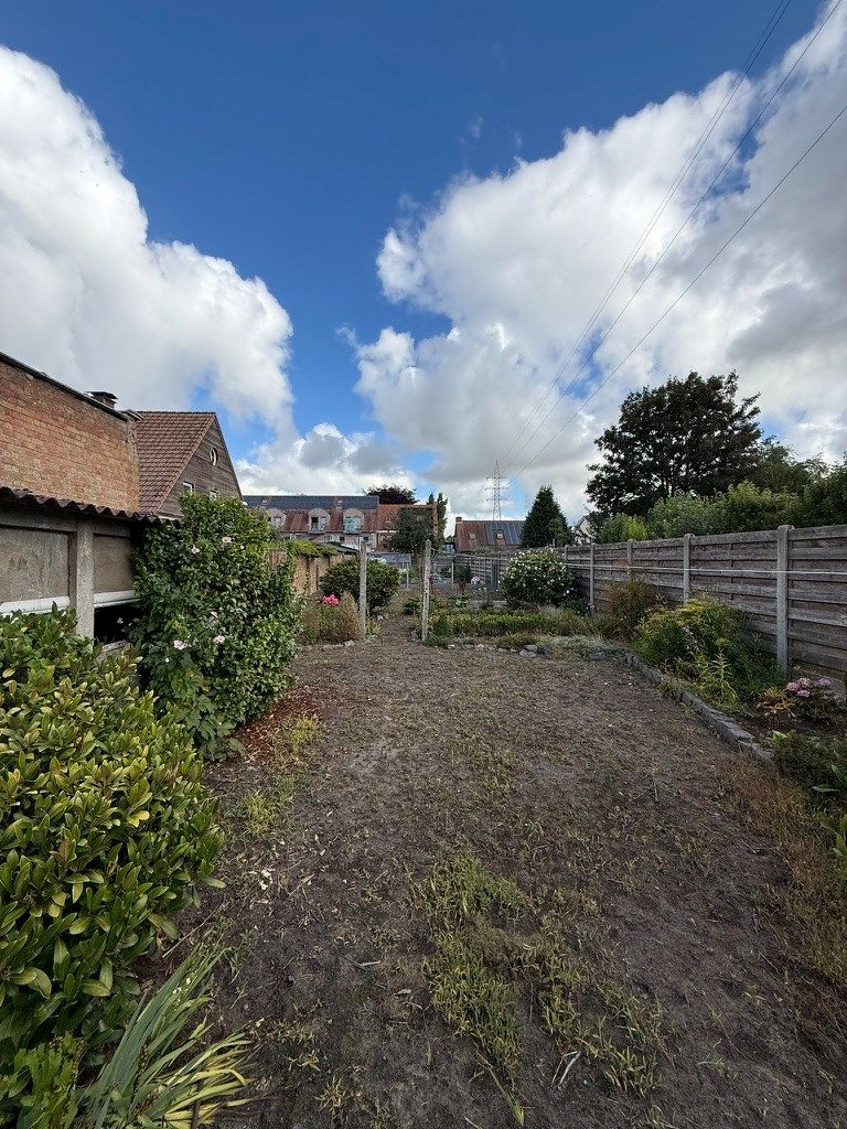 Te renoveren ruim woonhuis  foto 16