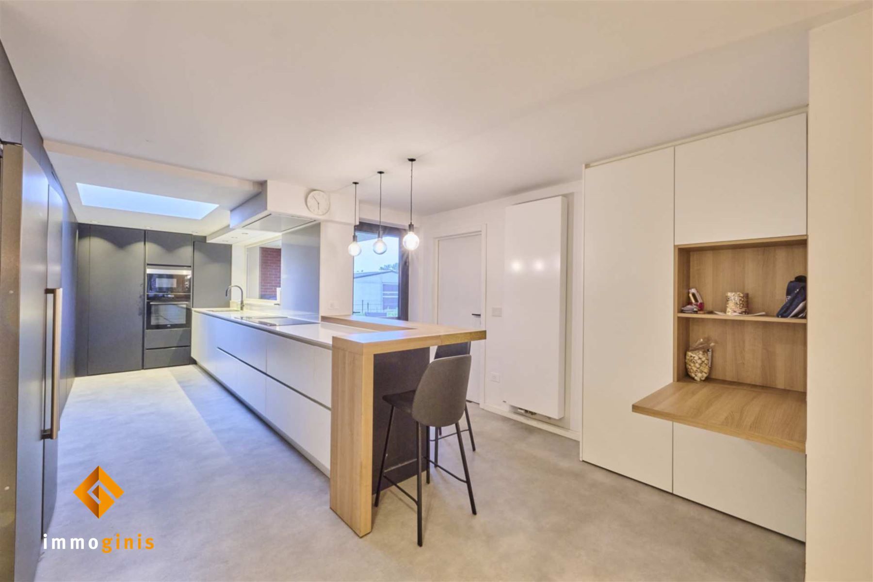 Ruime gerenoveerde woning met paardenfaciliteiten op een perceel van 71a44ca. foto 10