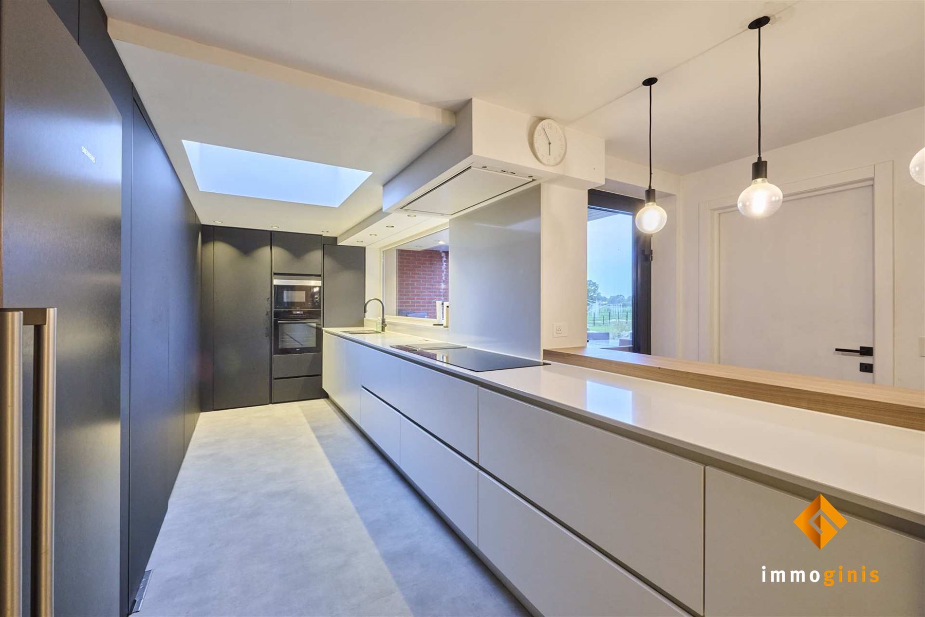 Ruime, gerenoveerde woning met 6 slaapkamers en loods (180m²) op een perceel van 71a44ca. foto 10