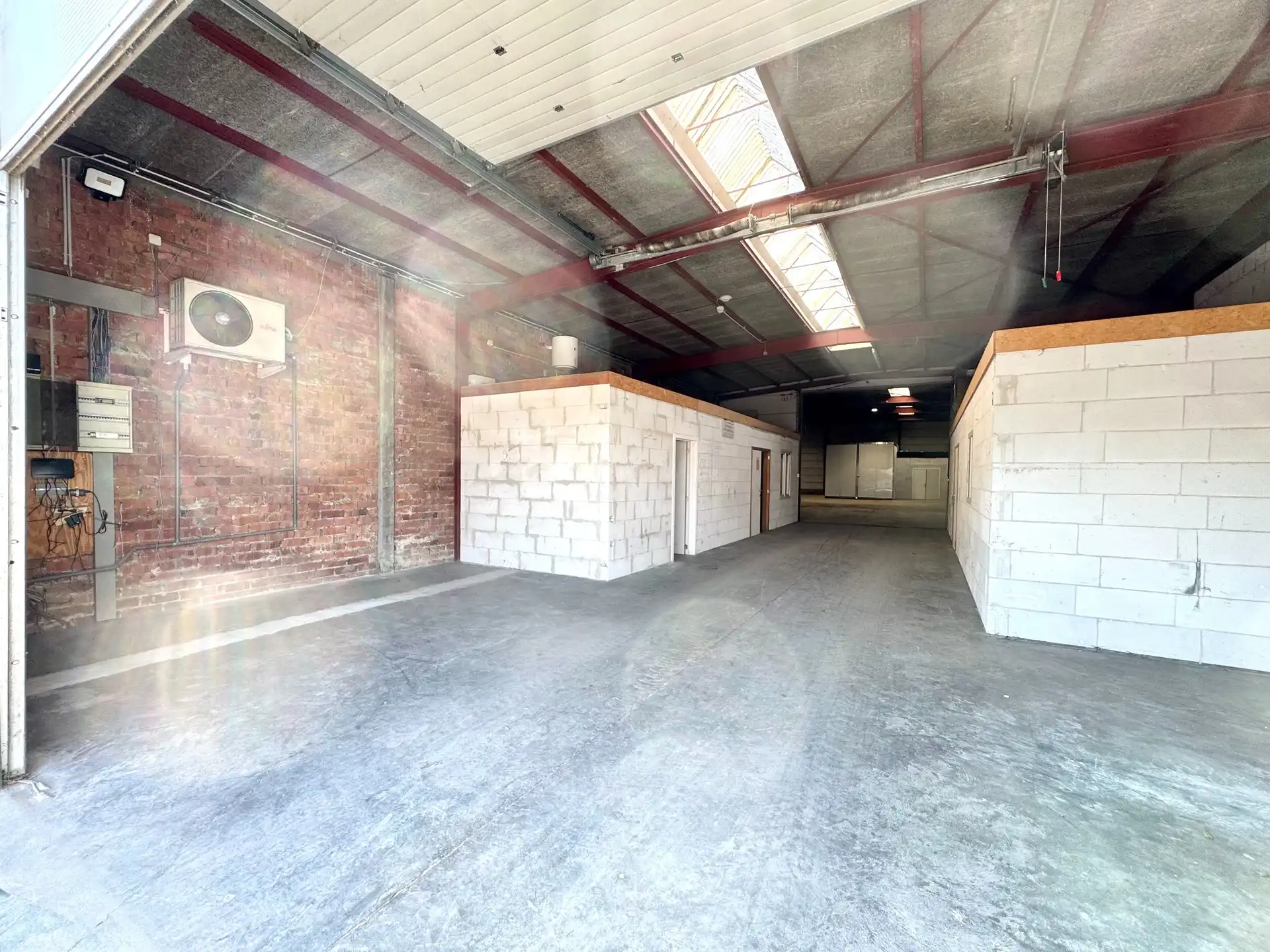 MAGAZIJNEN - BEDRIJFSGEBOUWEN OP EN MET GROND | 3.941 M² foto 5