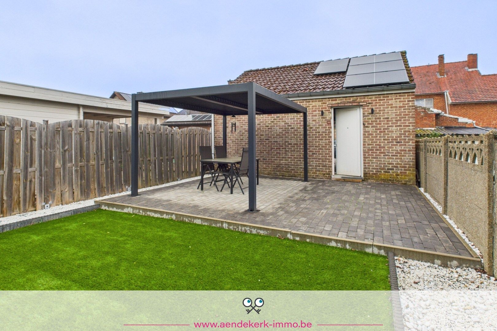 Gelijkvloers appartement met garage en tuin foto 22