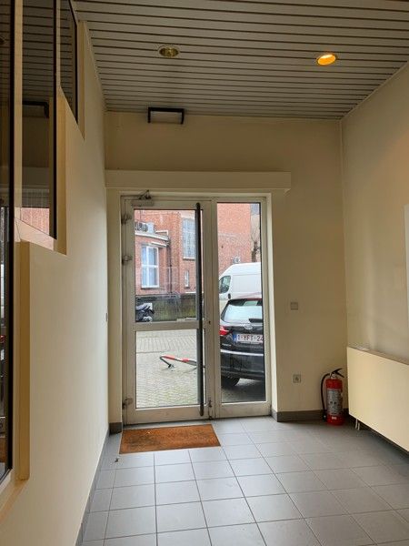 Actueel verhuurd - goed gelegen handelsgelijkvloers foto 7