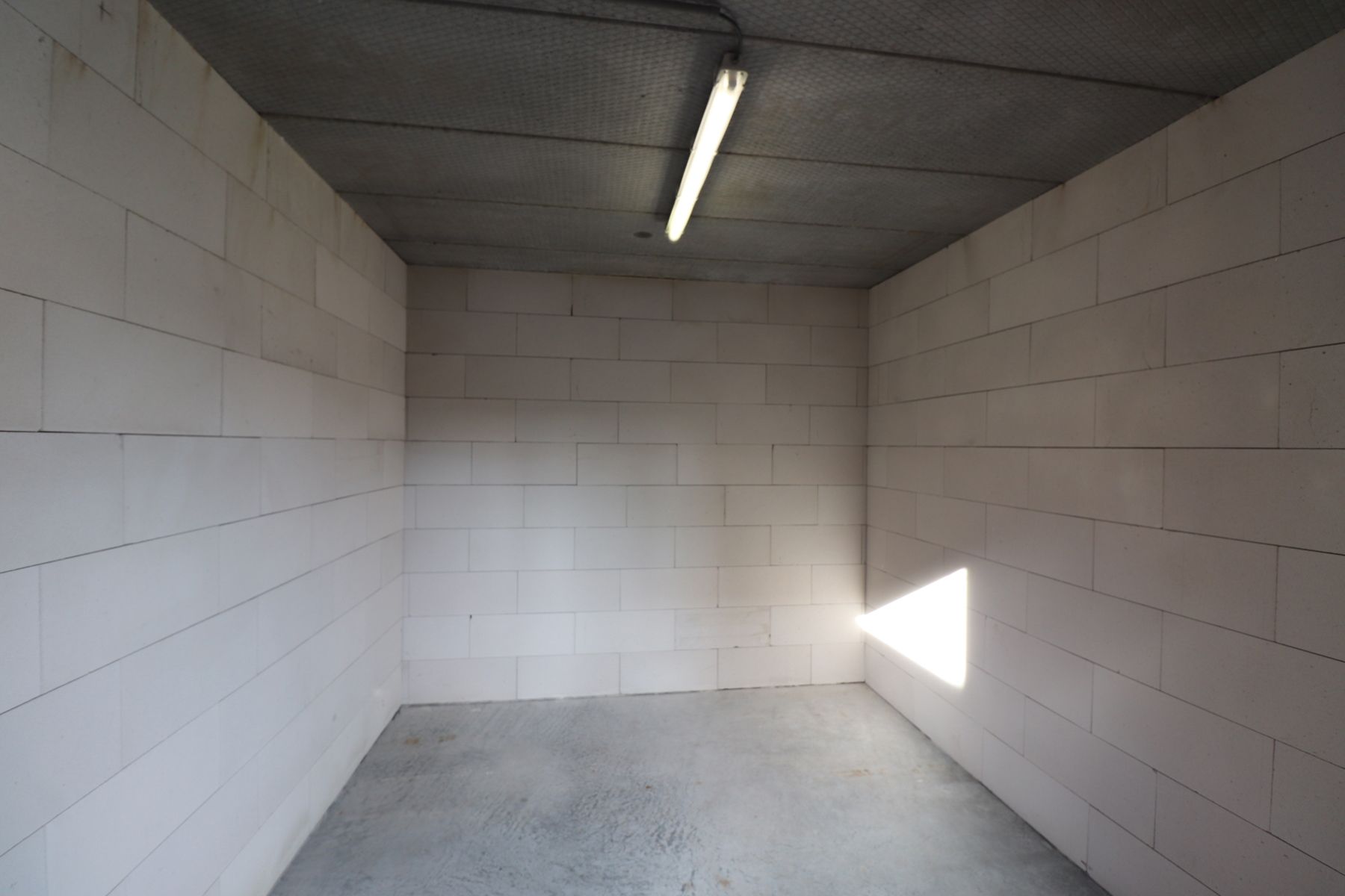 Een berging van ca. 9m² in het centrum van Merksplas. foto 3