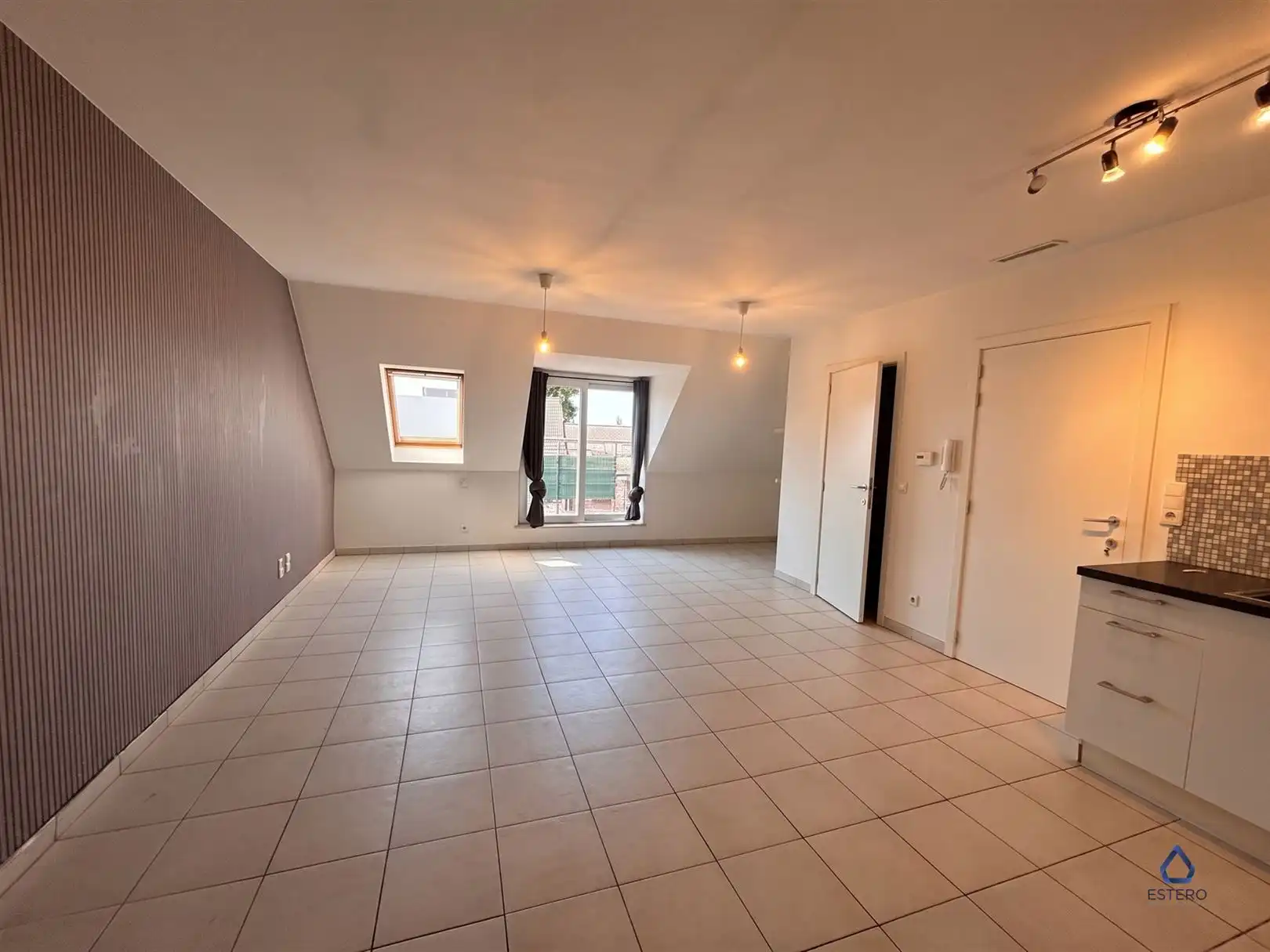 Instapklaar duplexappartement met 2 slaapkamers en terras foto 5
