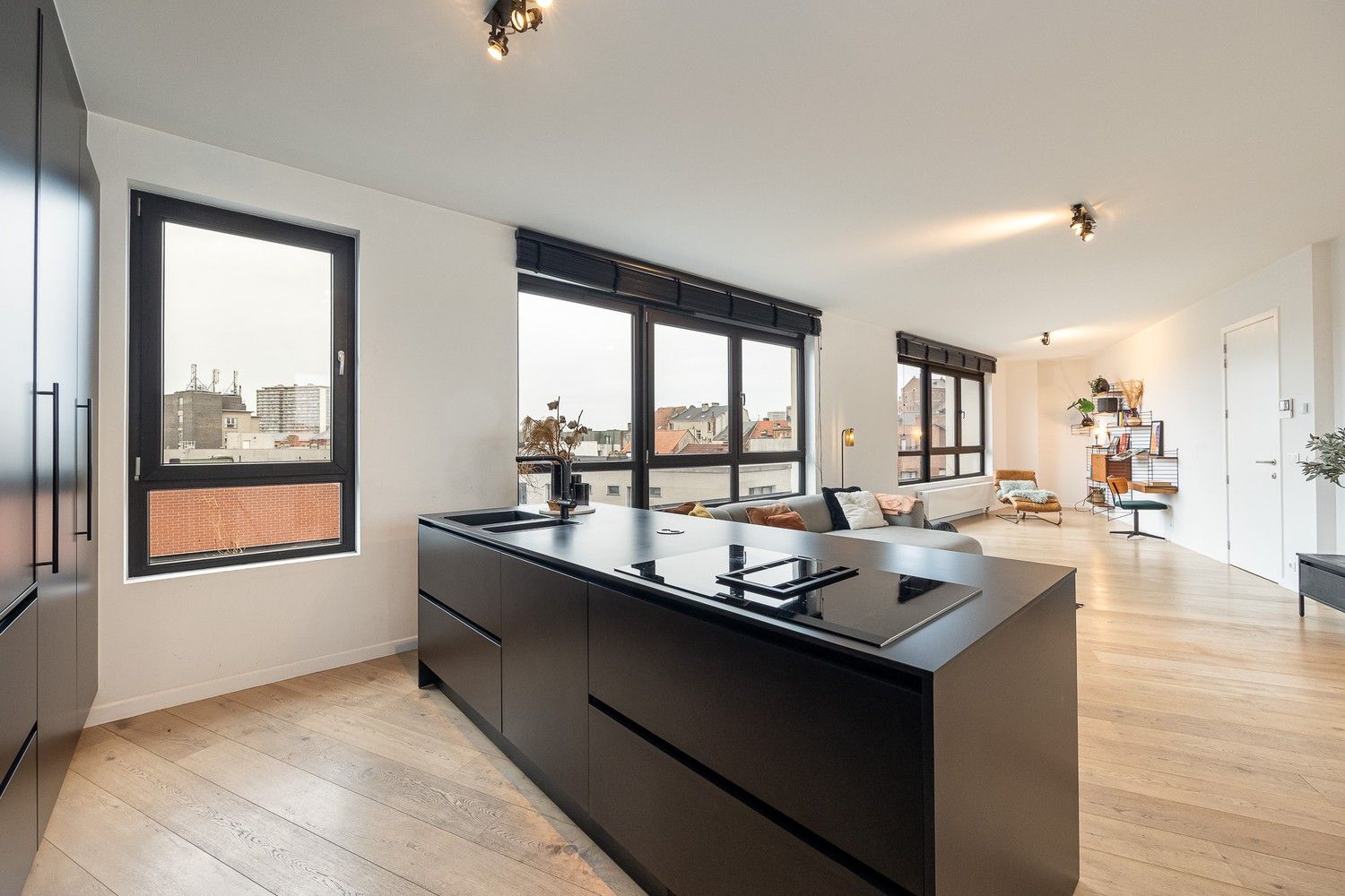 Penthouse met wow-factor in hartje Antwerpen-Zuid foto {{pictureIndex}}