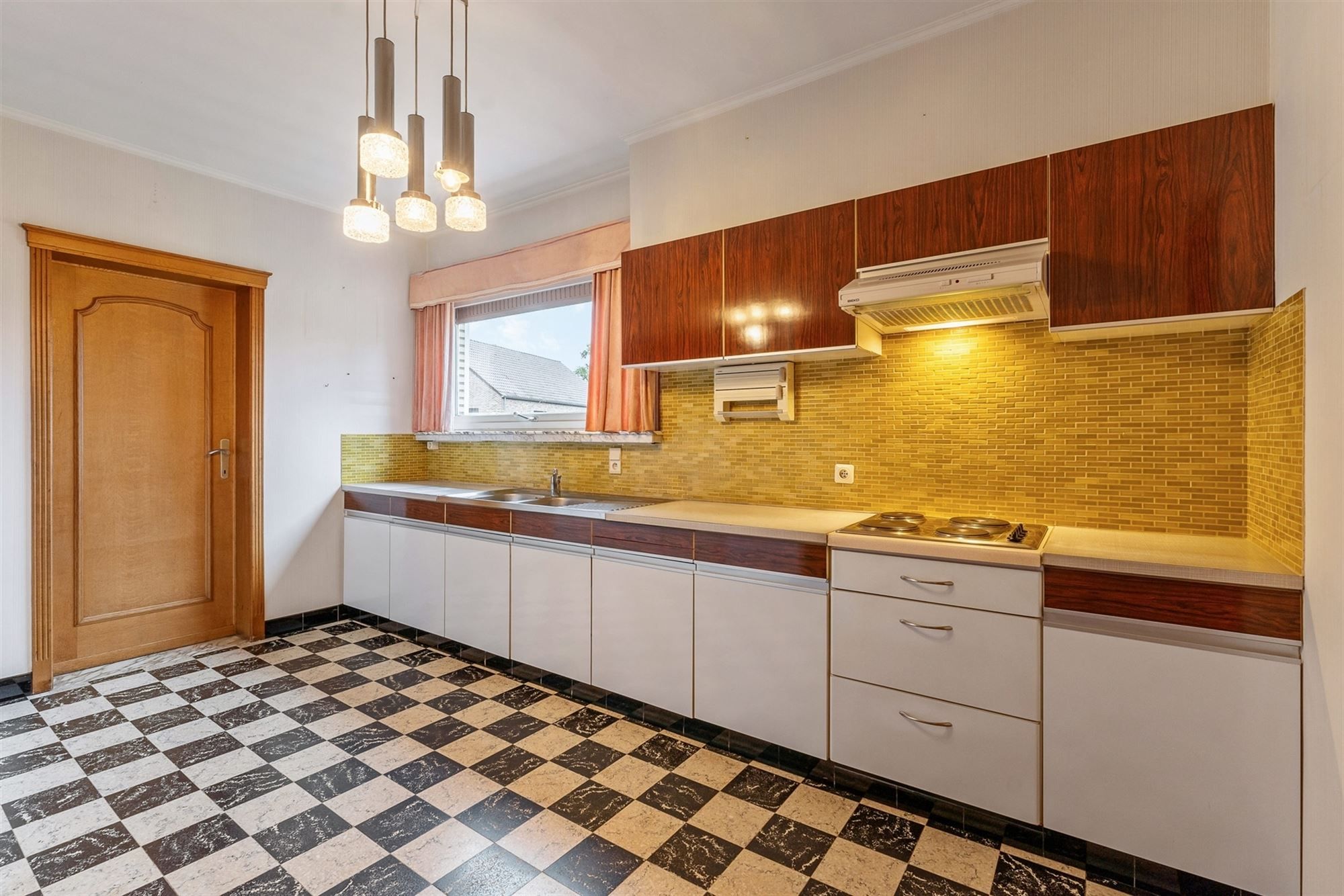 OP TE FRISSEN WONING MET 3 SLAAPKAMERS GELEGEN OP EEN PERCEEL VAN 4A89CA TE PAAL foto 12