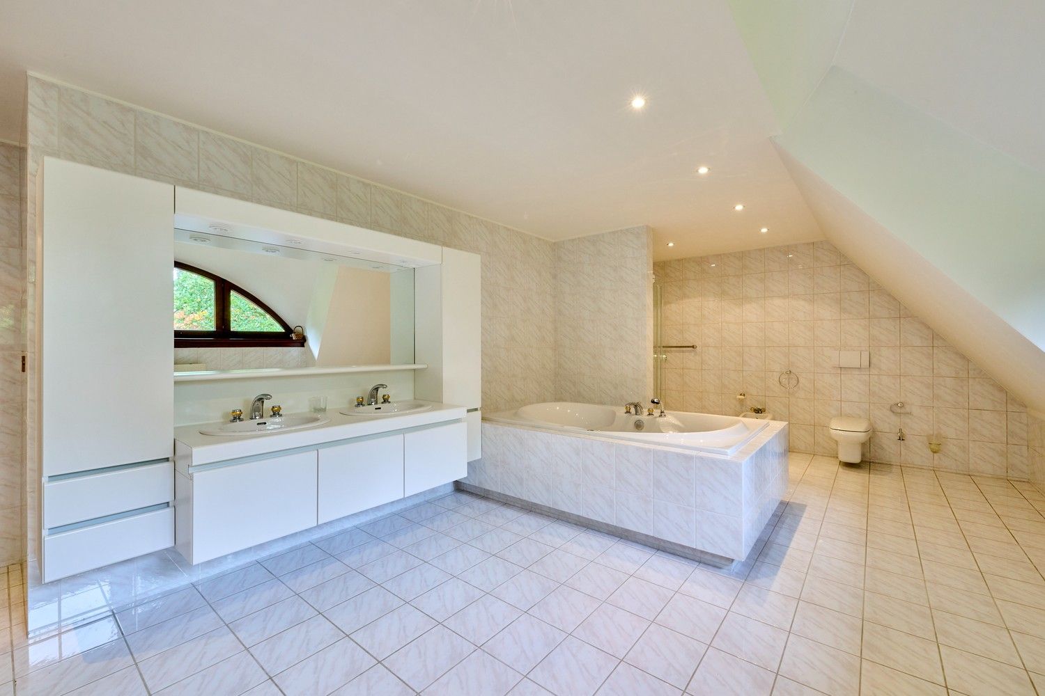 Exclusieve villa op toplocatie – een oase van rust en comfort nabij Maasmechelen en Genk foto 27