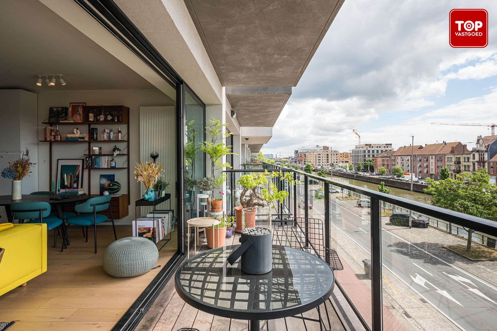 Modern en energiezuinig appartement met zicht op het water en zicht op de binnentuin foto 8