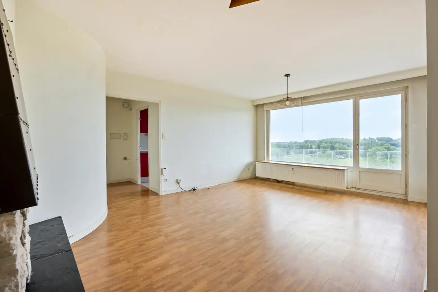 Lichtrijk appartement met open zicht, op te frissen foto 4