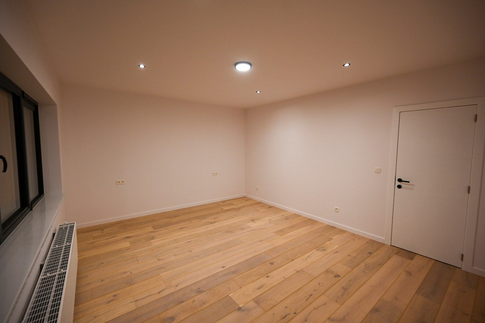 KLASSEVOL GERENOVEERDE WONING NABIJ CENTRUM EN STRAND OOSTENDE foto 16