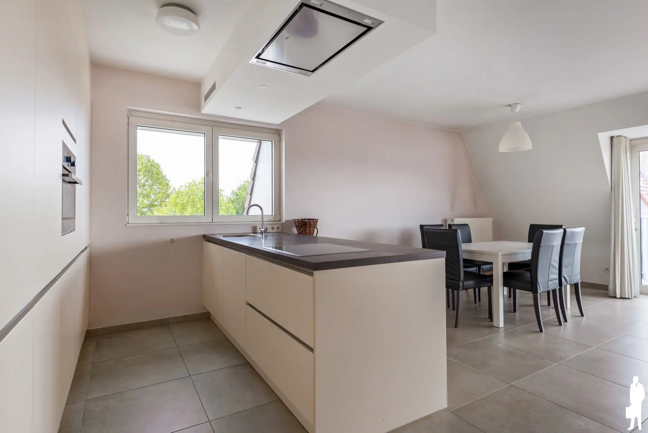 Modern appartement met 3 slaapkamers, terras en staanplaats foto 8
