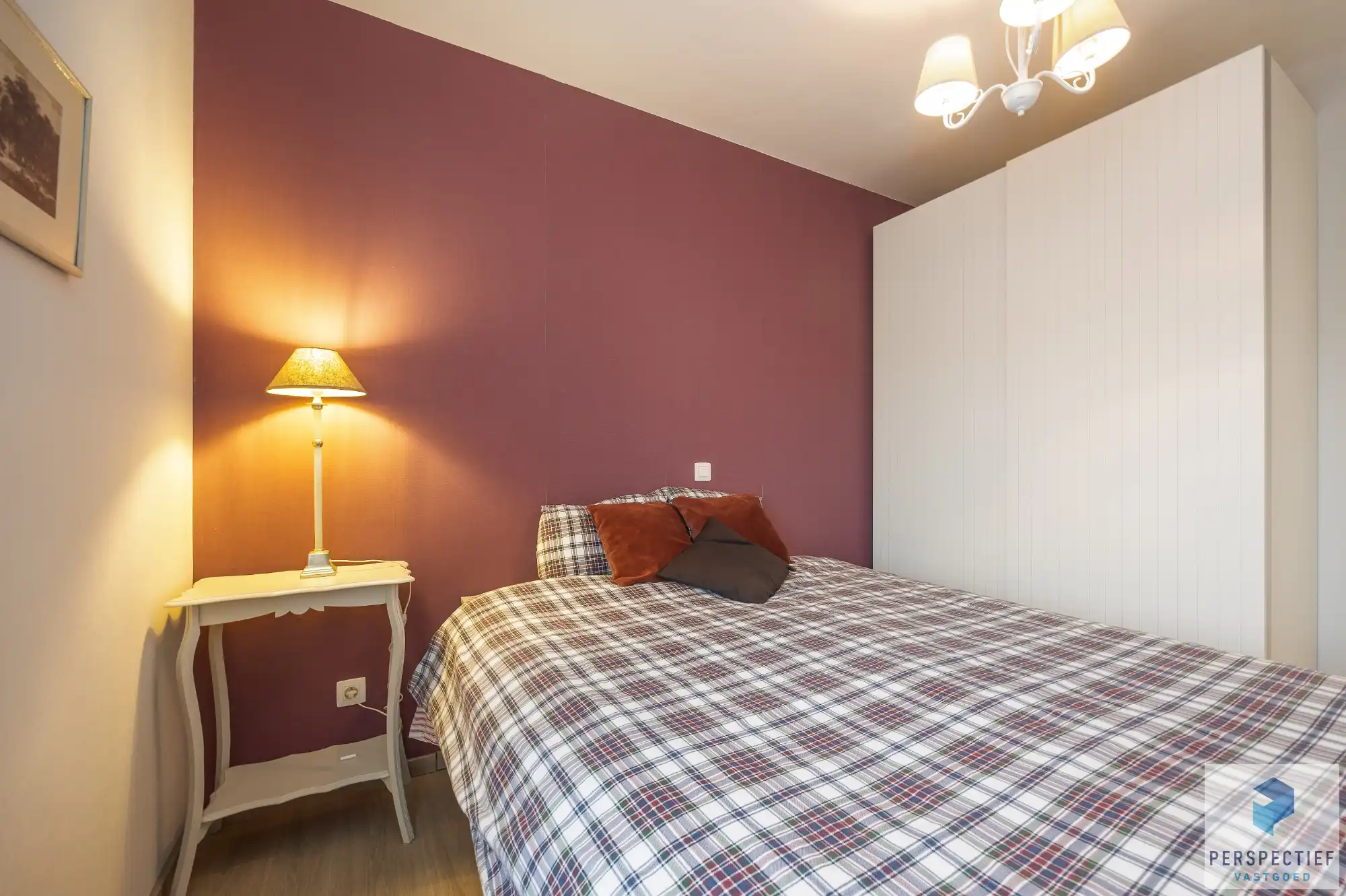 Goed gelegen ruim vernieuwd 2 slaapkamer appartement met terras en grote berging. foto 21