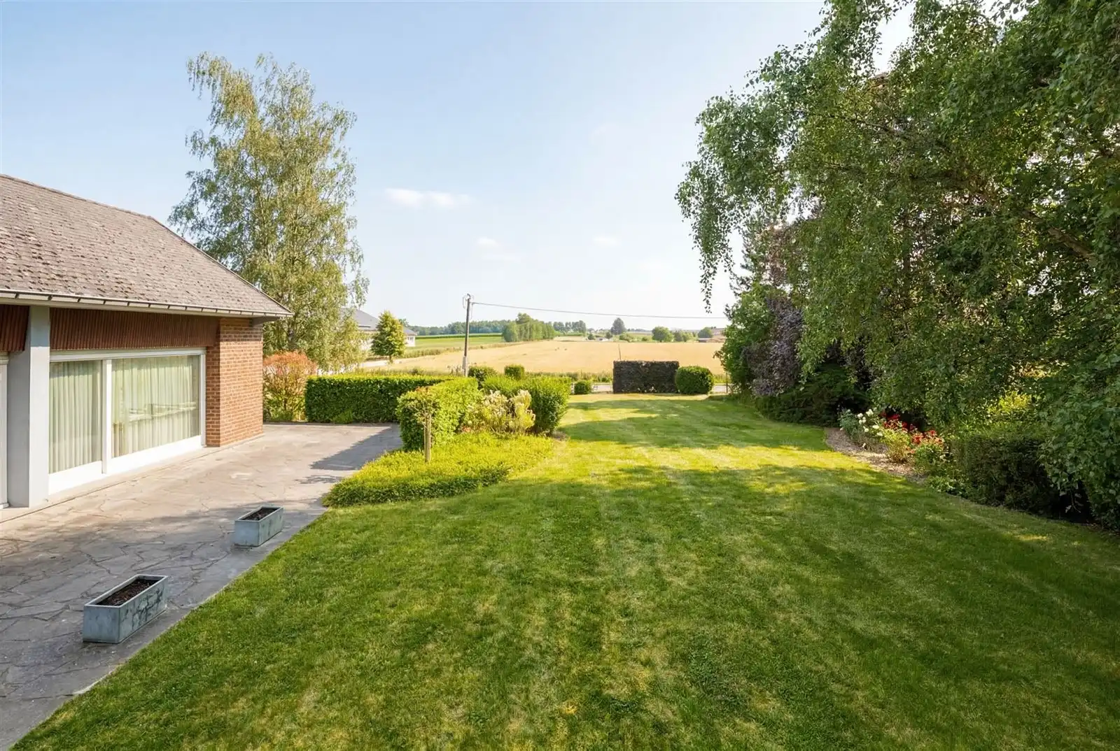 Ruime op te frissen split level villa met grote tuin op 23are20 foto 20