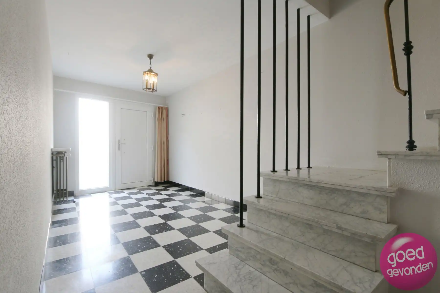 GEZINSWONING - 3 SLK - STADSTUIN - GARAGE - CENTRUM - RUSTIG foto 2