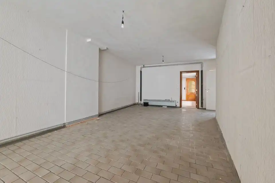 HANDELSRUIMTE TE KOOP IN HET CENTRUM VAN SINT-TRUIDEN foto 6