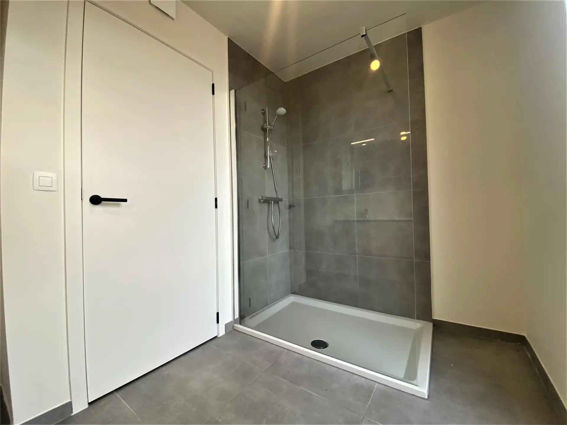 Perfect afgewerkt nieuwbouwappartement foto 7