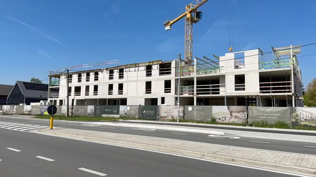 Nieuwbouw handelsruimte te koop op toplocatie in Oostakker foto {{pictureIndex}}