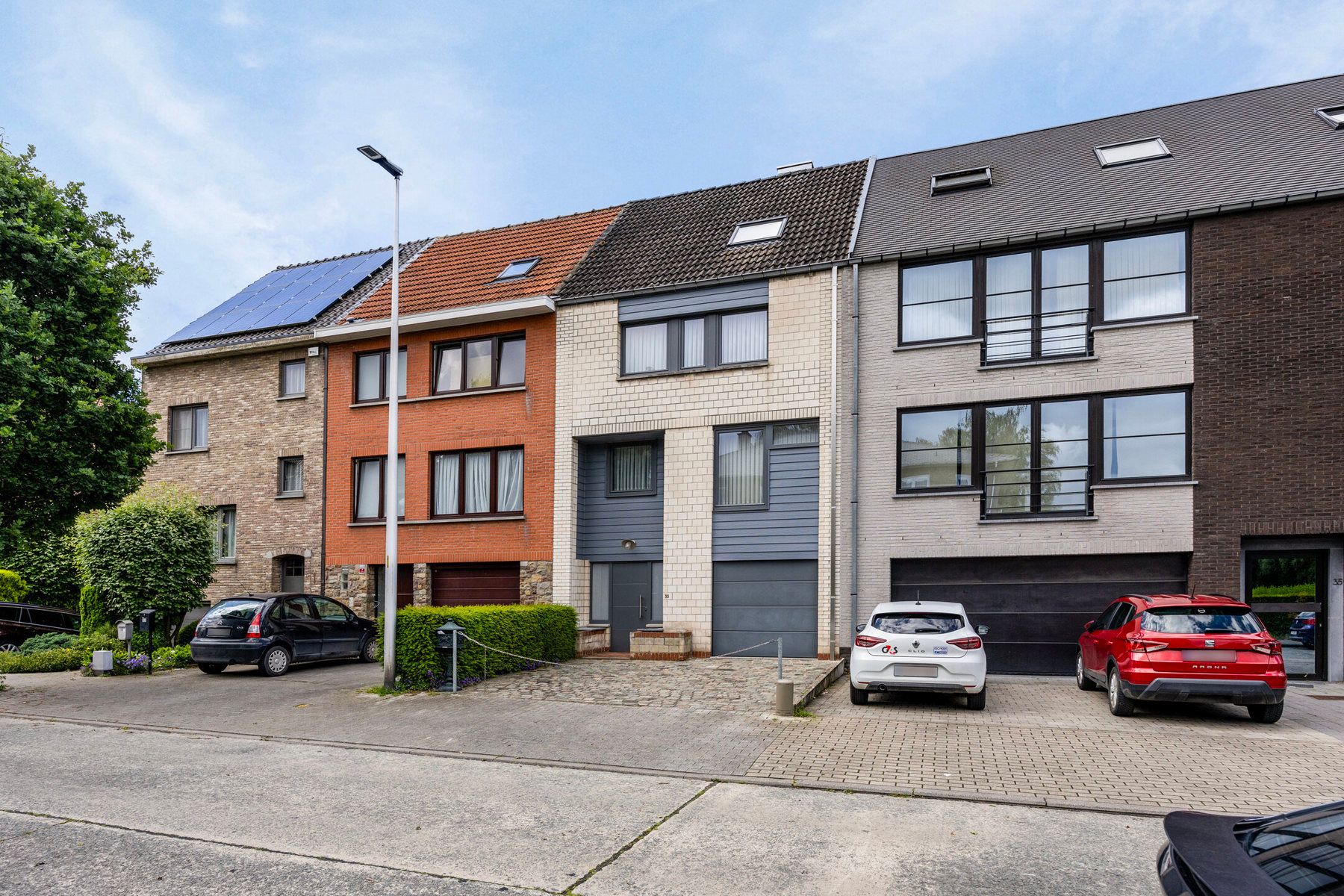 Architecturale woning met 4 slaapkamers en leuke tuin  foto 1