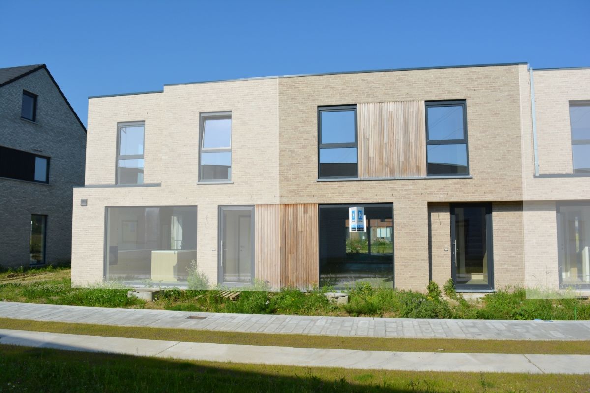 Instapklare nieuwbouwwoning met zonnige tuin te Roeselare foto 1