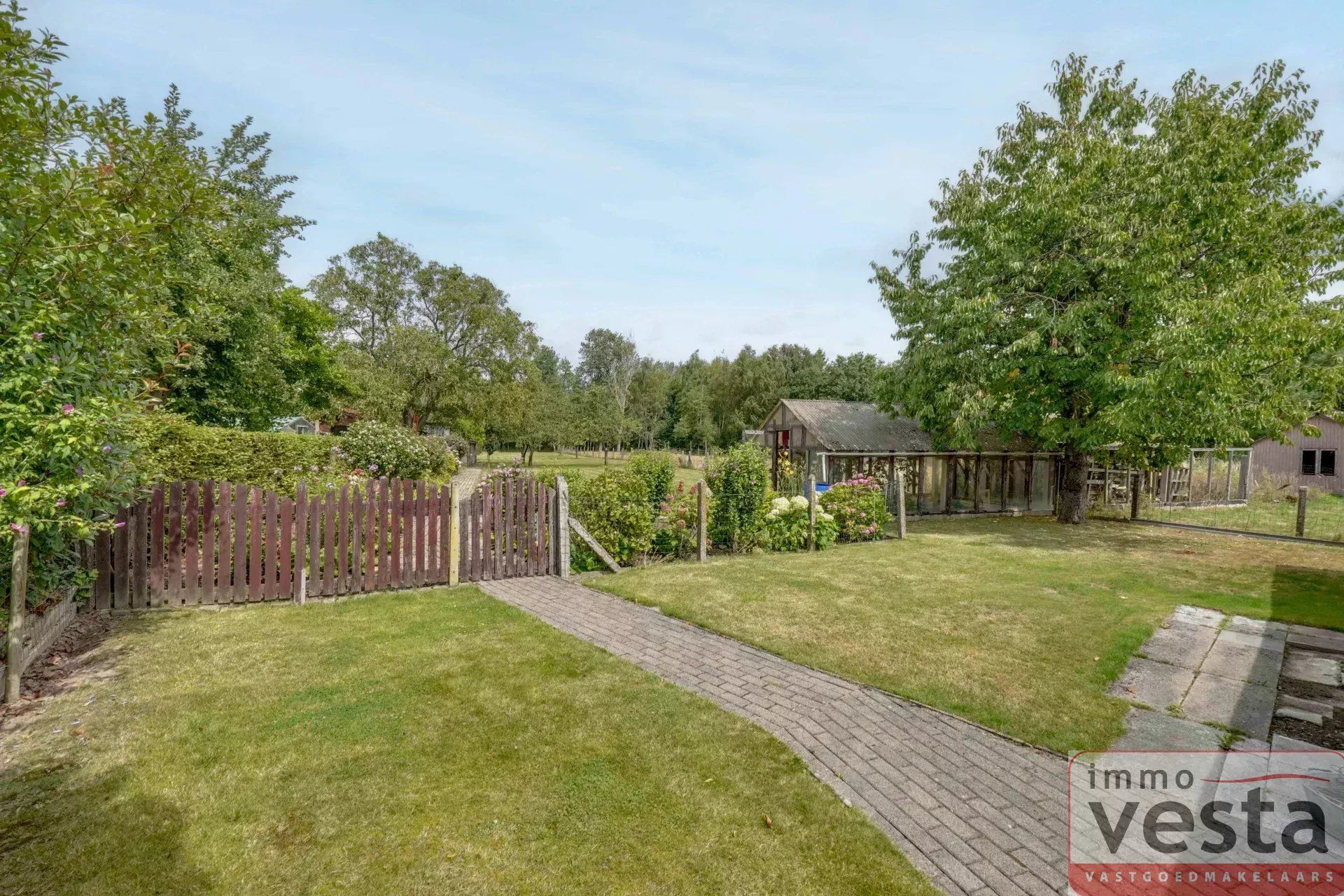 Ruime, landelijk gelegen woning op goede locatie foto 25