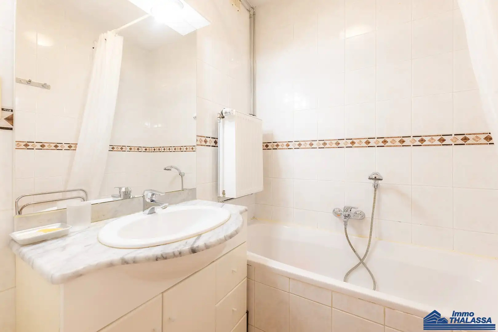Gemeubeld appartement met extra studio foto 26