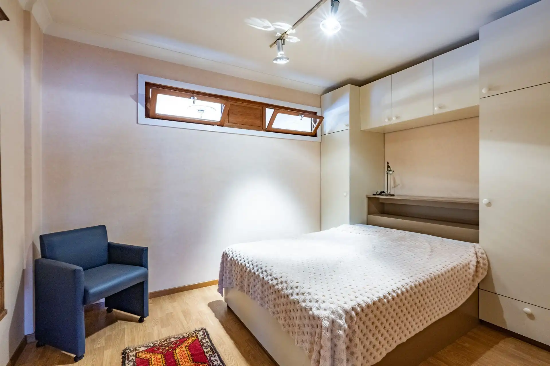 Zeer ruim appartement met drie slaapkamers en twee badkamers foto 11