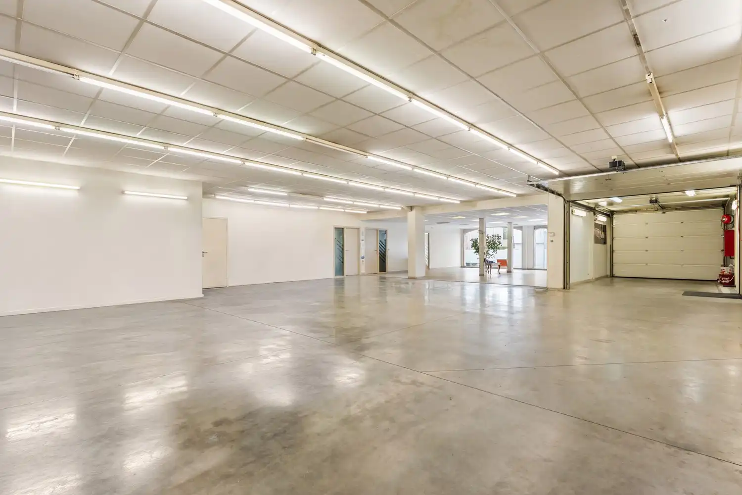 Commercieel pand met ruim appartement op toplocatie in Sint-Katelijne-Waver foto 8