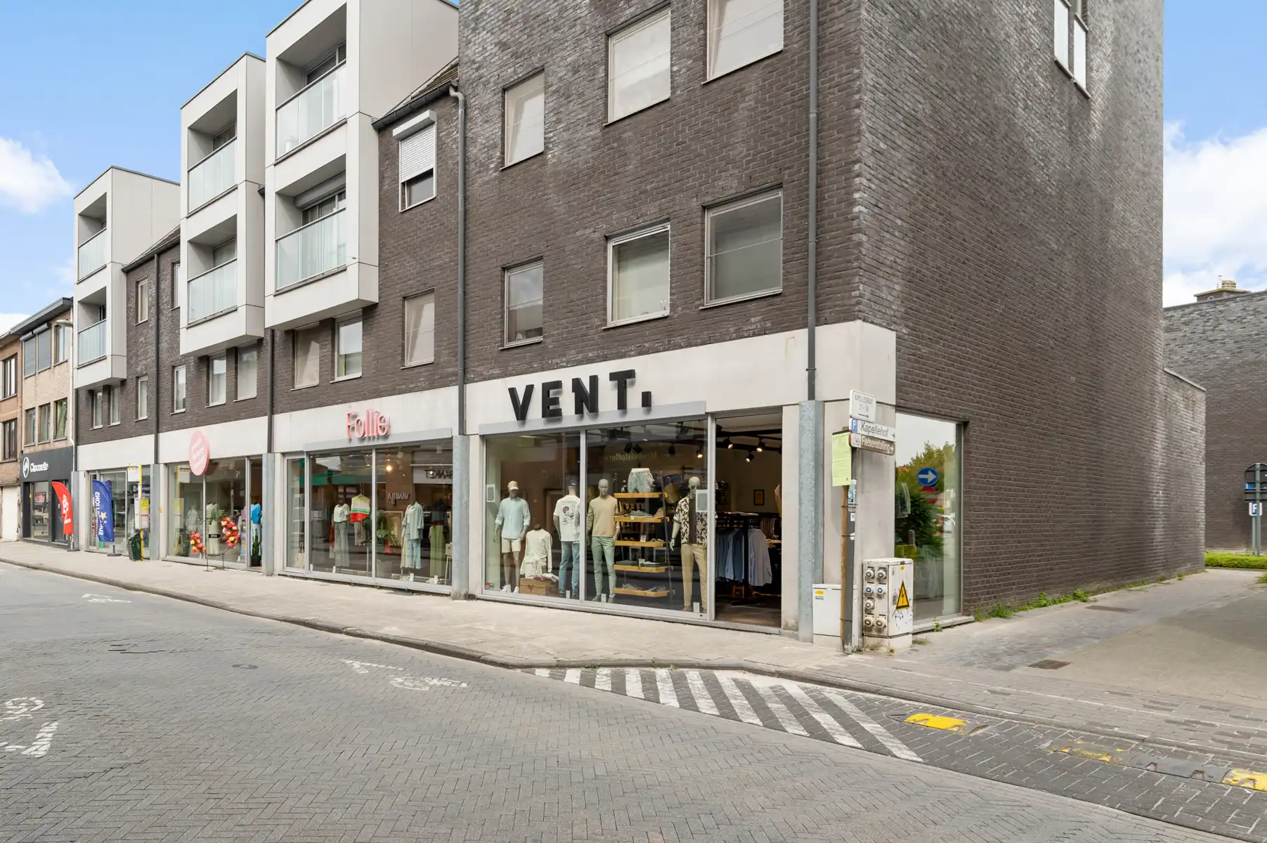 Commercieel gelijkvloers in winkelhart van Aartselaar – met stabiele huurder foto {{pictureIndex}}