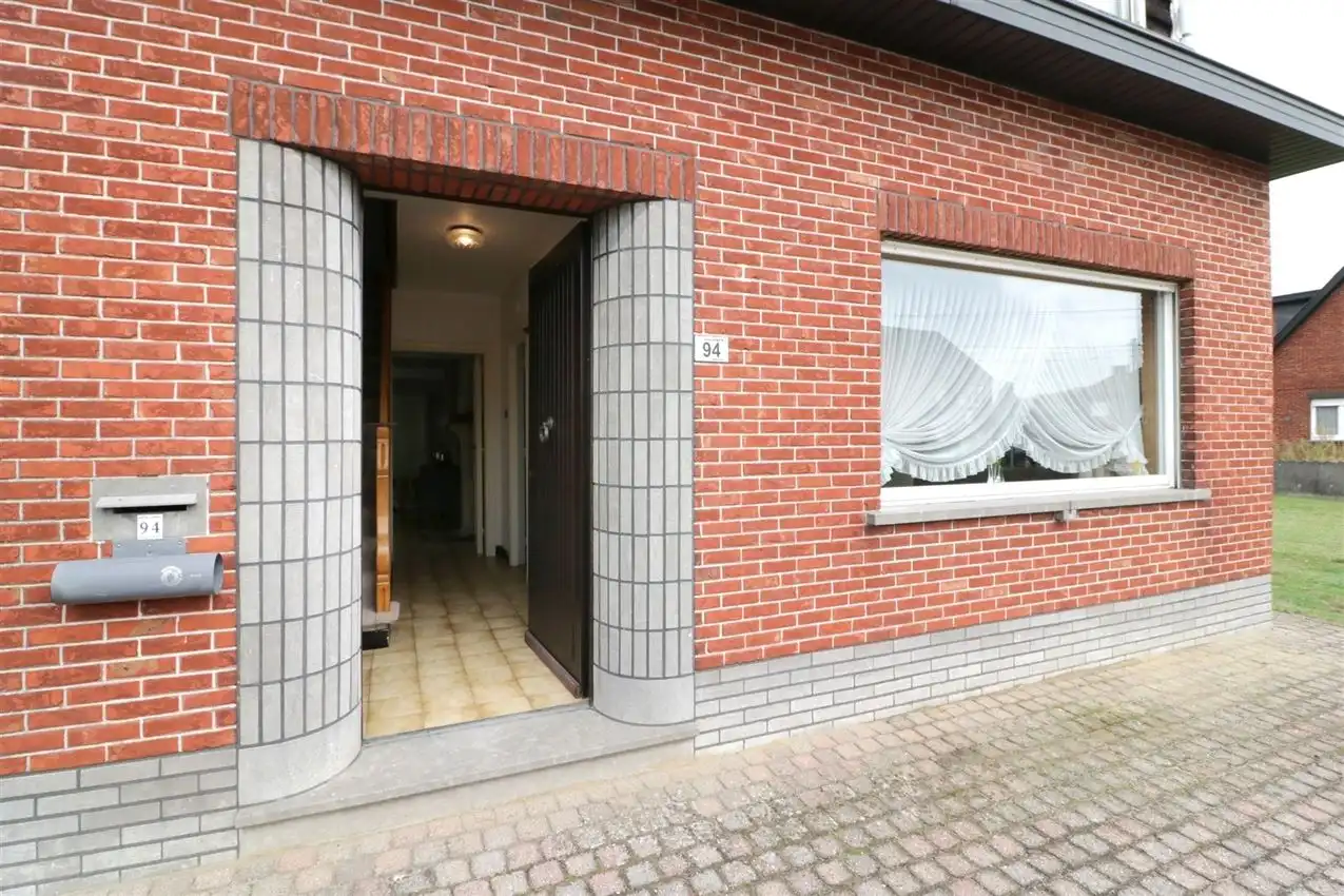 Gezinswoning met ruimte om mee te groeien op breed perceel van 12 are foto 5