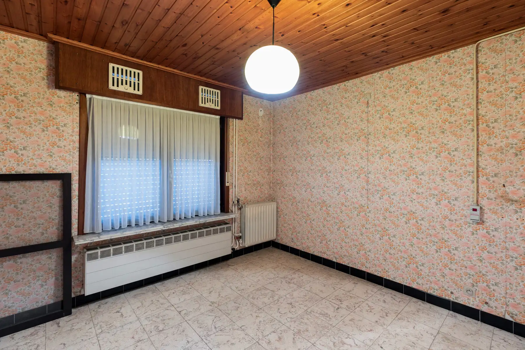 Te renoveren woning in een residentiële wijk in Lotenhulle foto 9