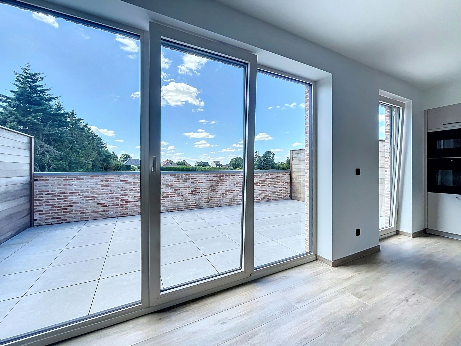 BEN Duplex app met 3 slpks -- 2bdks en terras foto 5