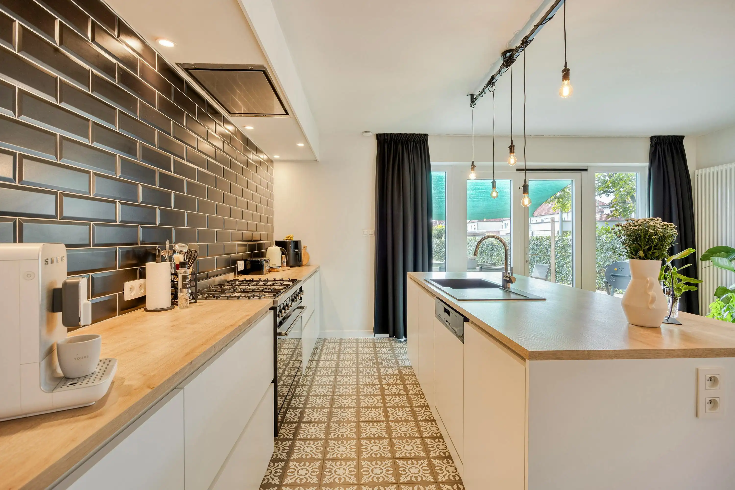 Gerenoveerde halfopen woning met tuin te koop in Gooreind! foto 11