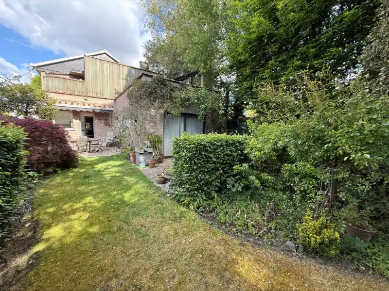 Ruime woning met kantoor en prachtige tuin op toplocatie foto 4