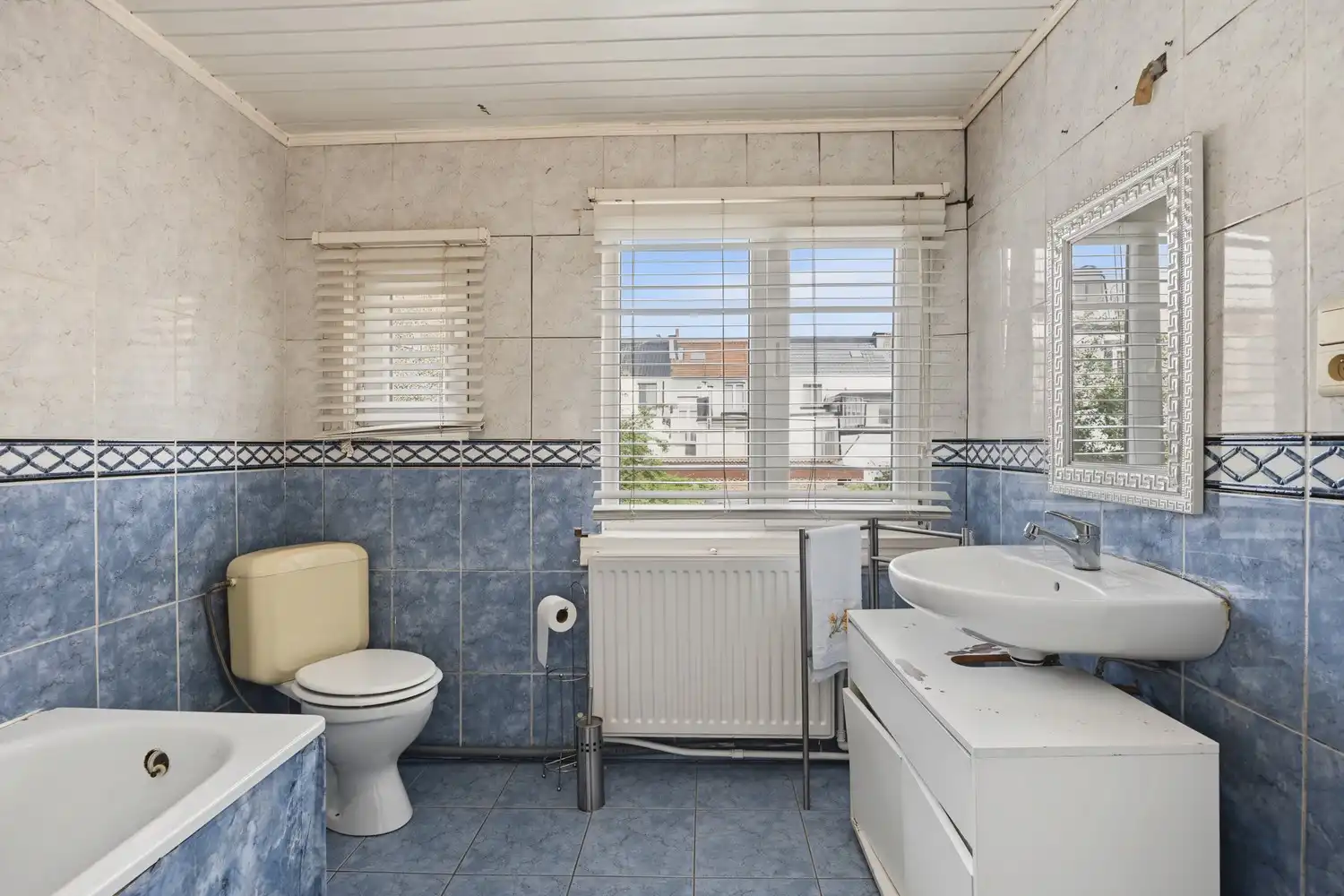 Te renoveren woning met 5 slaapkamers, 2 badkamers en ruime tuin! foto 19