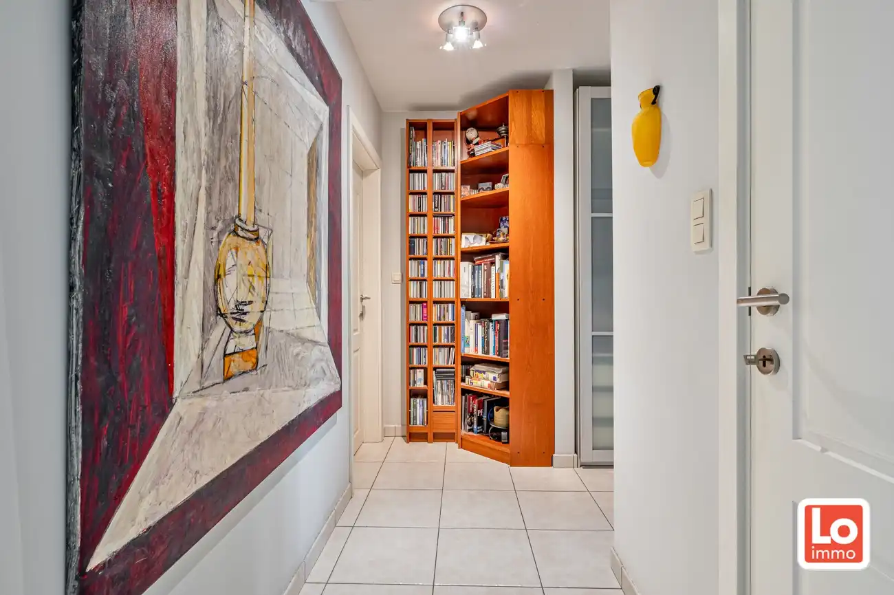 VERKOCHT! Ruim en gezellig appartement met garage in het centrum Lochristi! foto 4