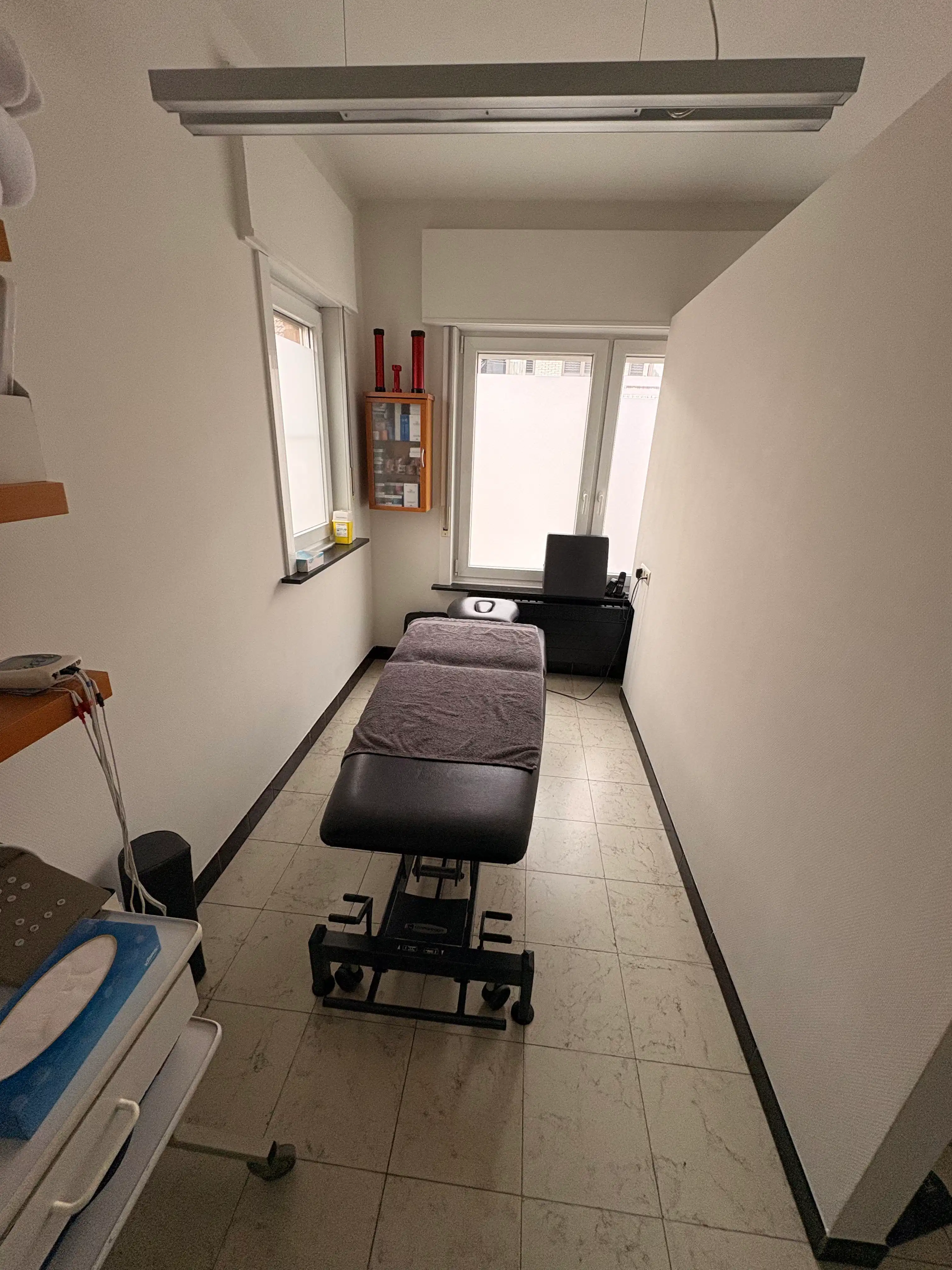 Gelijkvloerse praktijkruimte met potentieel tot éénslaapkamerappartement en privé autostaanplaats foto 16