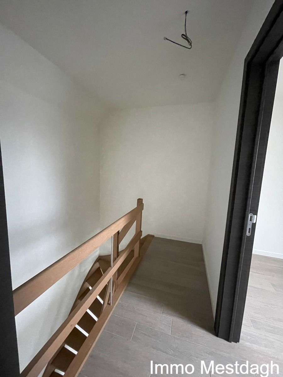 Duplex appartement op bovenste verdieping met terras & 3 slaapkamers in centrum Diest. foto 13