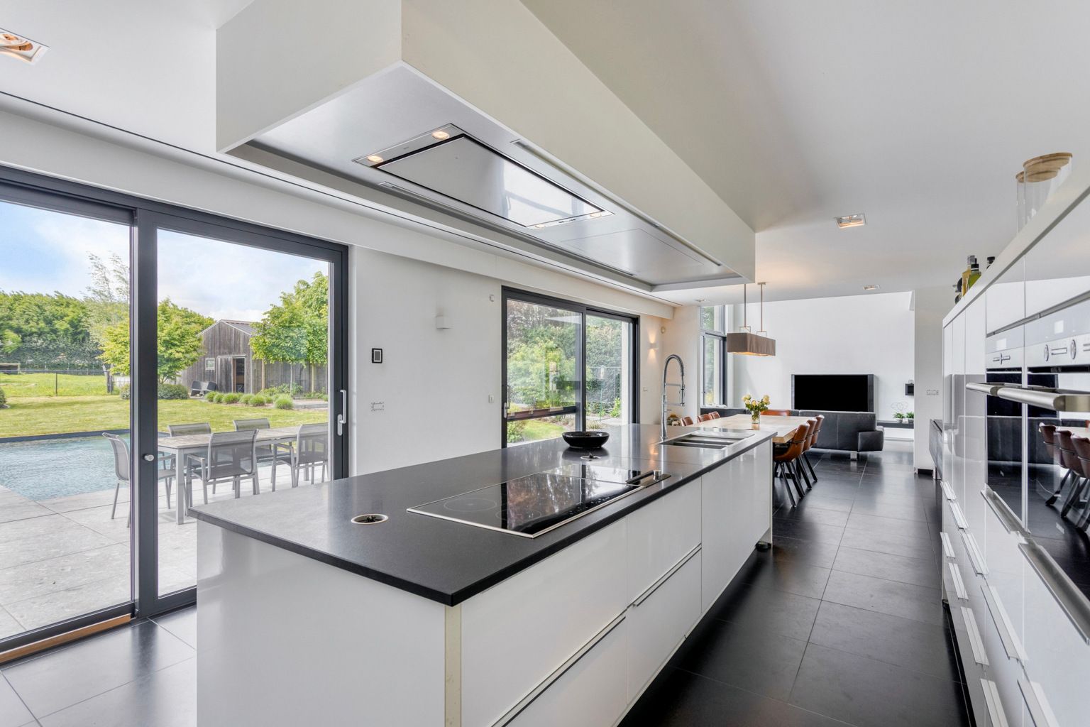 Mooie stijlvolle woning met tuin en achterliggend weiland foto 10
