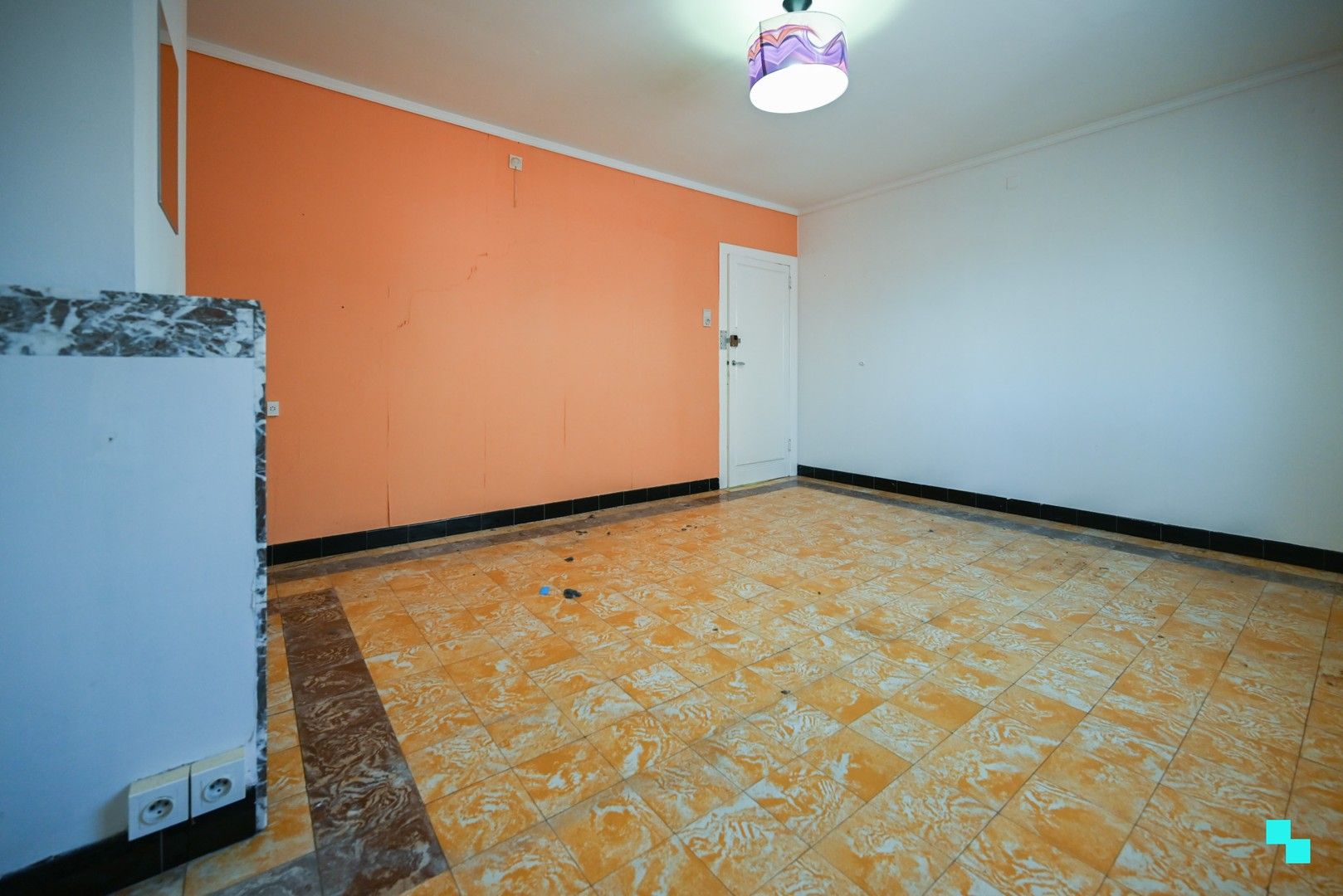 Ruime, te renoveren ééngezinswoning met achteruitweg te Emelgem foto 19