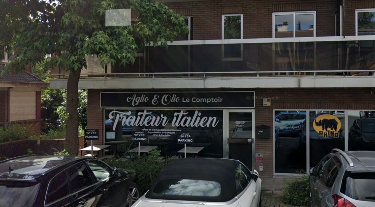 Commercieel gelijkvloers met mezzanine te koop – strategische ligging in Sint-Genesius-Rode foto {{pictureIndex}}