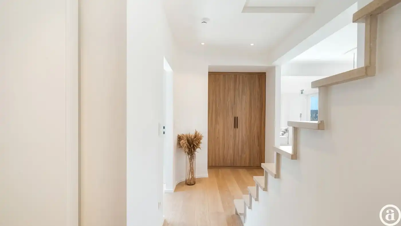 Exclusief gerenoveerde villa op een absolute toplocatie foto 4