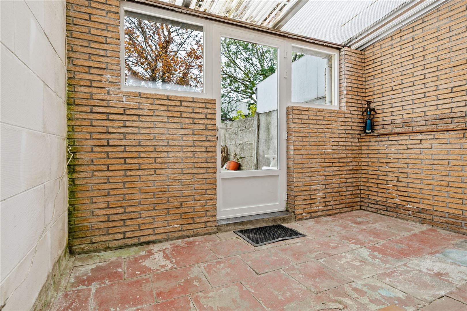 Verder te renoveren conforta-woning  met stadstuintje. foto 15