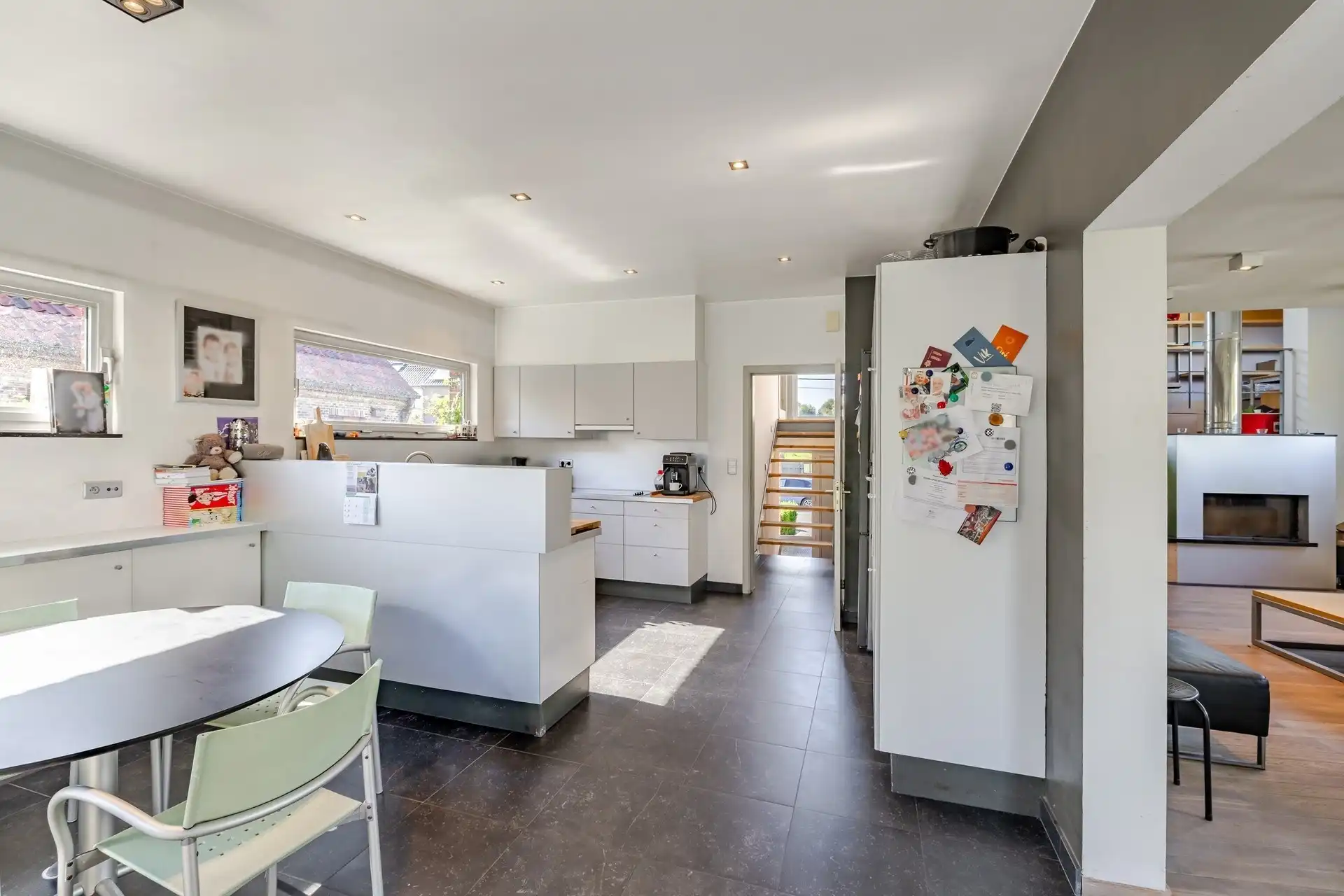 Karaktervolle architectenwoning op een perceel van ruim 25 are met diepe, oostgerichte tuin foto 15