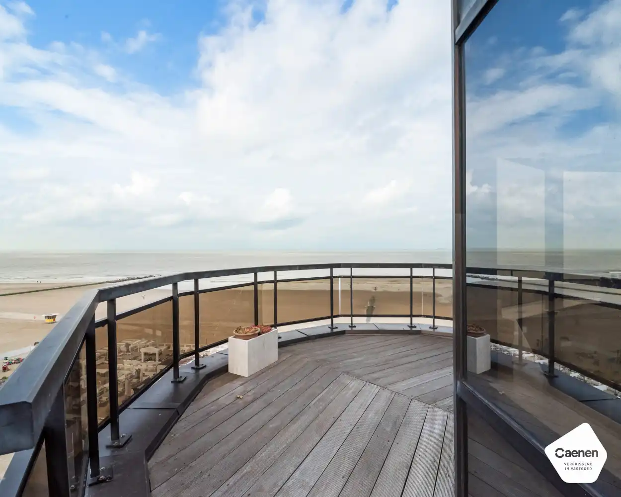 Gerenoveerd twee slaapkamer appartement met zowel frontaal zeezicht als zicht op het hinterland foto 21