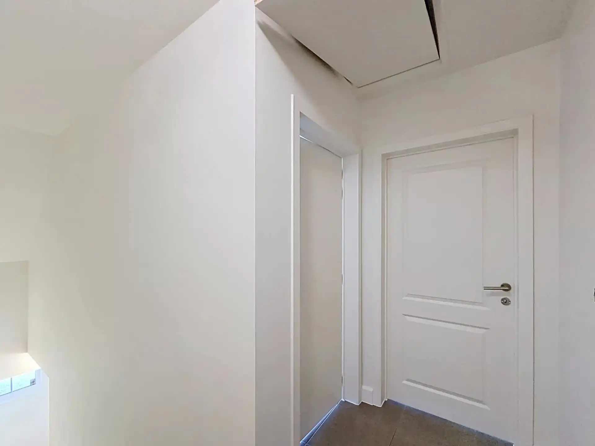 Gezellige woning met 2 grote slaapkamers, tuin en carport foto 15