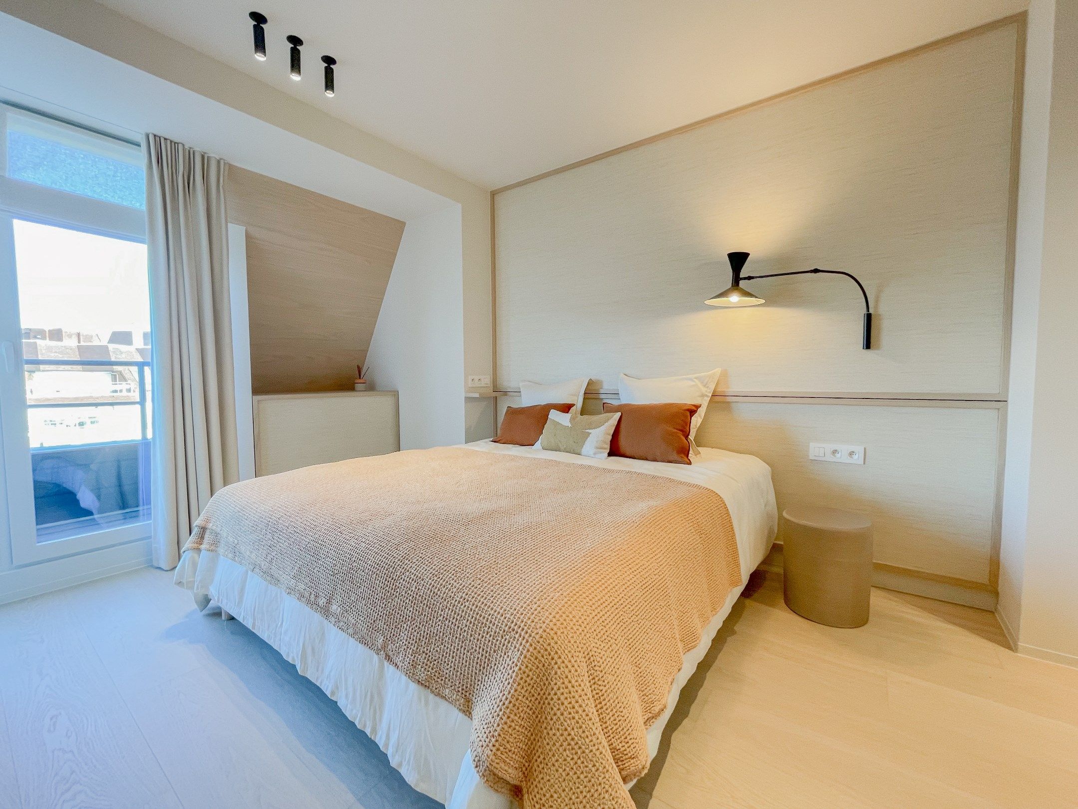 Uniek gelegen hoekappartement met ruime terrassen gelegen op de Wandeldijk in het Zoute. foto 18